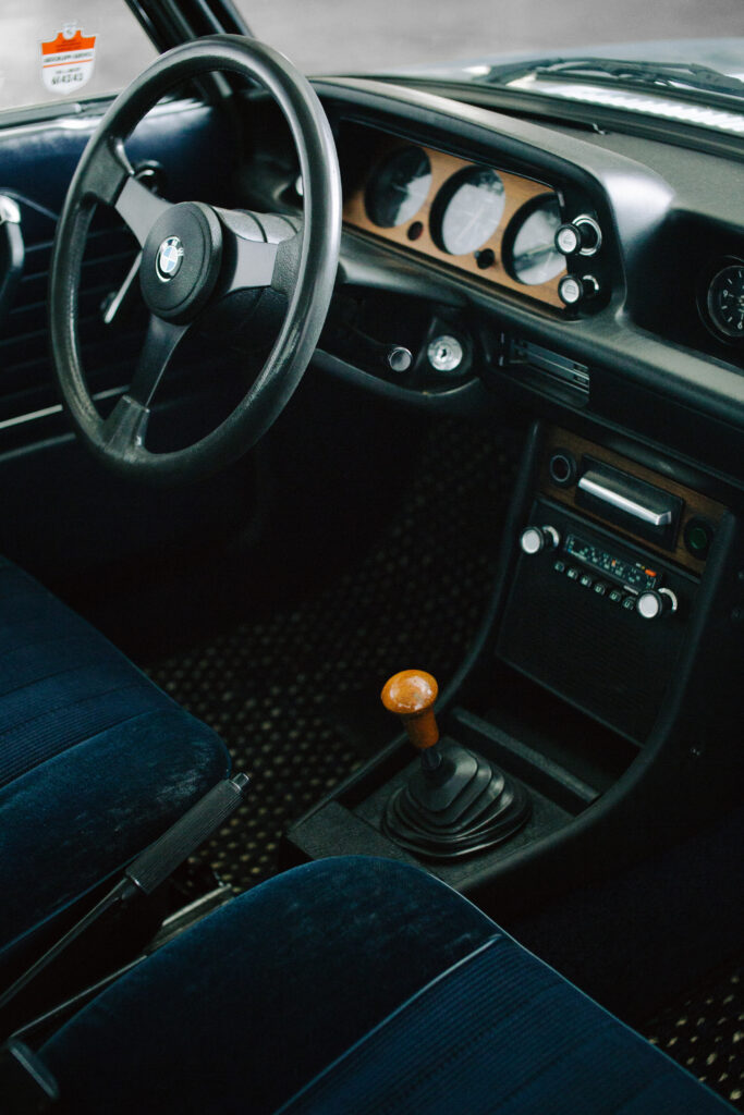 Ura, 1973 BMW 2002tii Lux, Fjord Light Blue Metallic